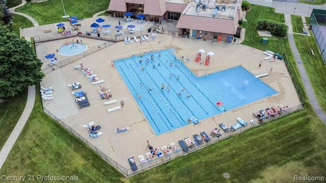 1634 Brentwood Drive, Troy, MI 48098