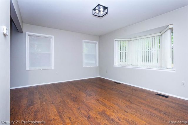 1634 Brentwood Drive, Troy, MI 48098