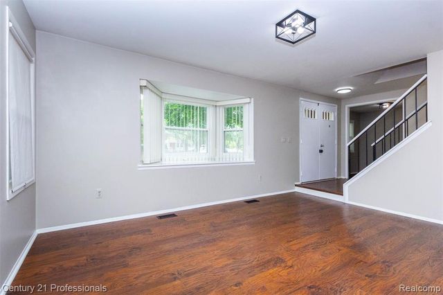 1634 Brentwood Drive, Troy, MI 48098