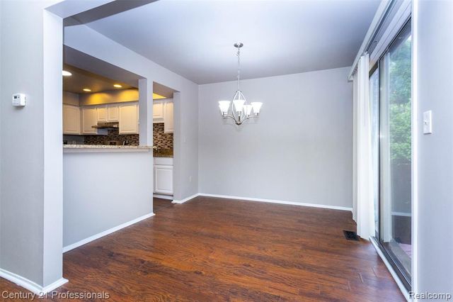 1634 Brentwood Drive, Troy, MI 48098