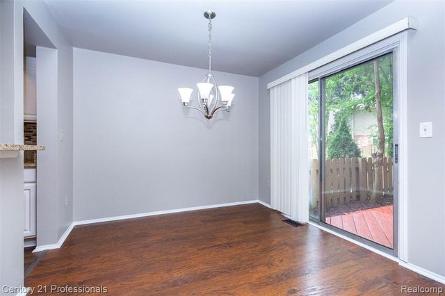1634 Brentwood Drive, Troy, MI 48098