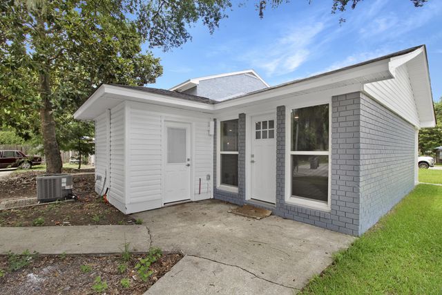 5026 Village Alley, North Charleston, SC 29405