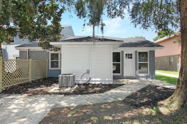5026 Village Alley, North Charleston, SC 29405