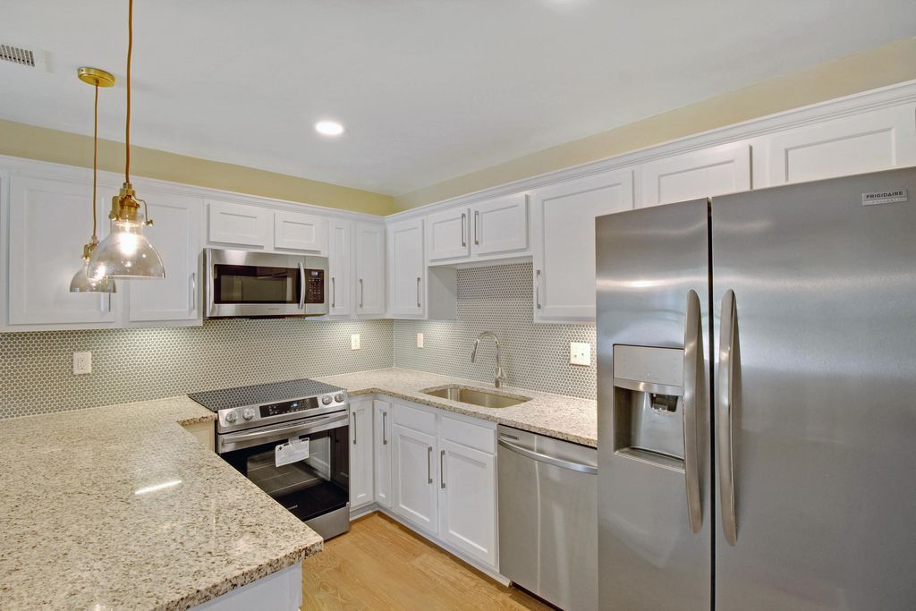 5026 Village Alley, North Charleston, SC 29405