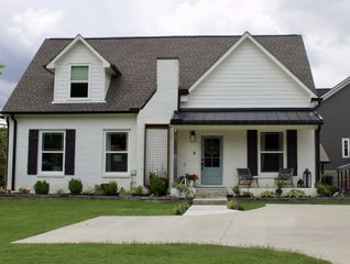 1001 Graybar Ln, Nashville, TN 37204