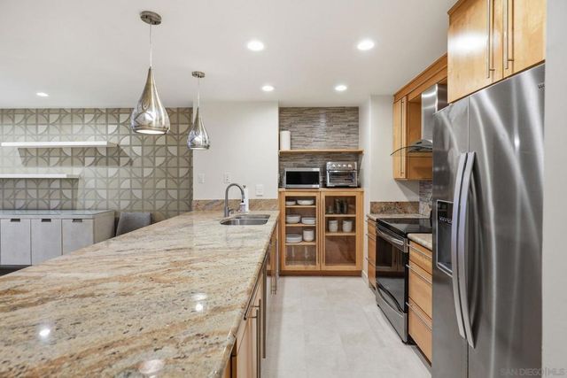 2500 Torrey Pines Rd 403, La Jolla, CA 92037