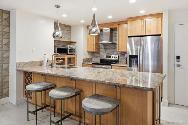 2500 Torrey Pines Rd 403, La Jolla, CA 92037