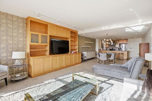 2500 Torrey Pines Rd 403, La Jolla, CA 92037