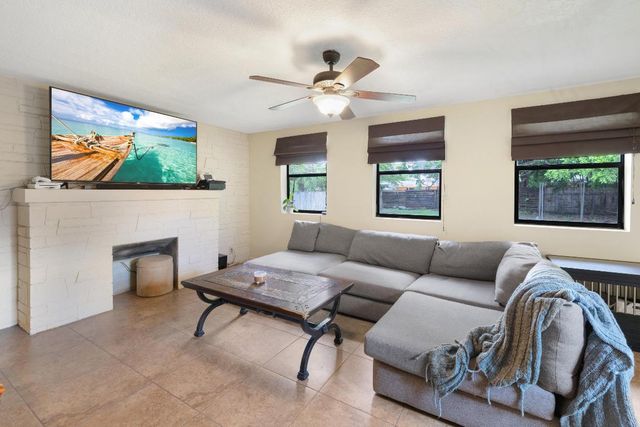 713 NE 35th Street, Oakland Park, FL 33334