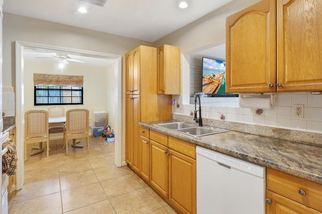 713 NE 35th Street, Oakland Park, FL 33334