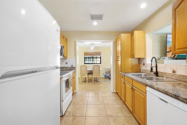 713 NE 35th Street, Oakland Park, FL 33334