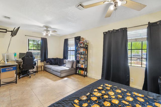 713 NE 35th Street, Oakland Park, FL 33334