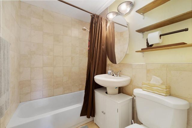 713 NE 35th Street, Oakland Park, FL 33334