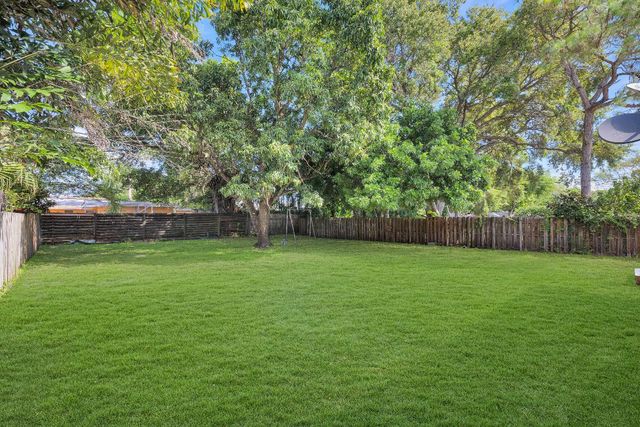 713 NE 35th Street, Oakland Park, FL 33334