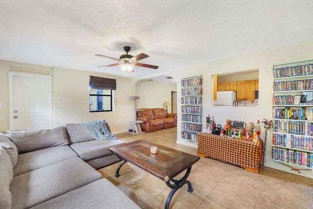 713 NE 35th Street, Oakland Park, FL 33334