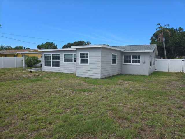 5690 6TH STREET S, St Petersburg, FL 33705