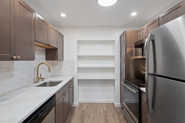 5690 6TH STREET S, St Petersburg, FL 33705