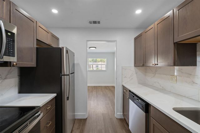 5690 6TH STREET S, St Petersburg, FL 33705