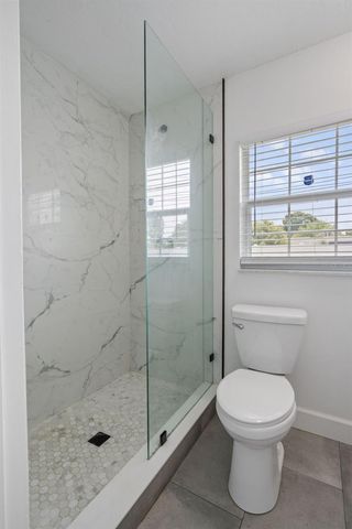 5690 6TH STREET S, St Petersburg, FL 33705
