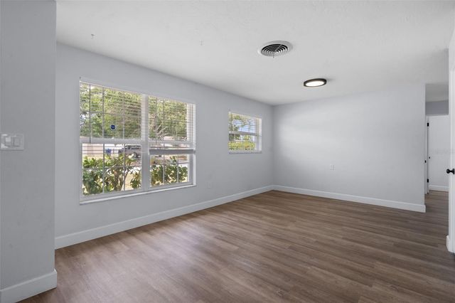 5690 6TH STREET S, St Petersburg, FL 33705