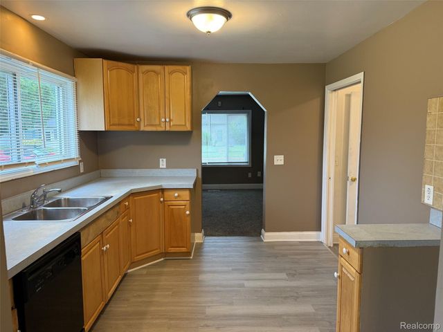 13642 Hendricks Avenue, Warren, MI 48089