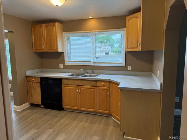 13642 Hendricks Avenue, Warren, MI 48089