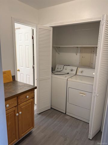 13642 Hendricks Avenue, Warren, MI 48089