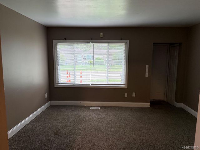 13642 Hendricks Avenue, Warren, MI 48089