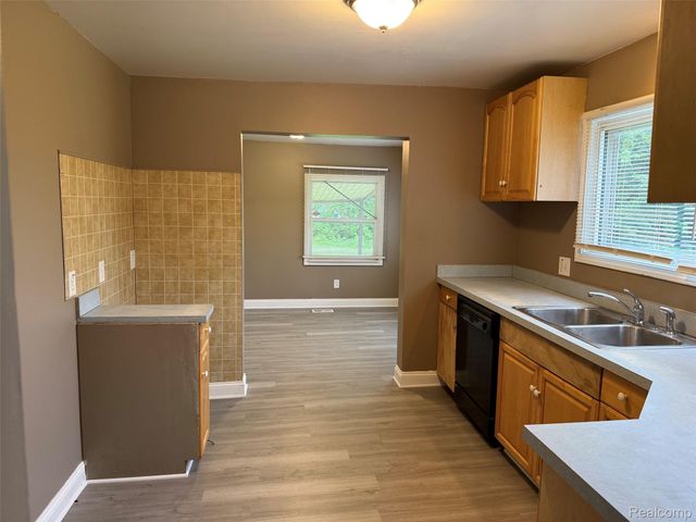 13642 Hendricks Avenue, Warren, MI 48089