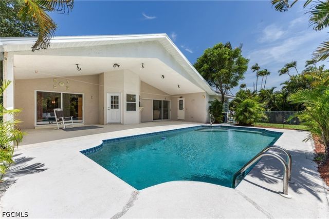 3606 Country Club BLVD, Cape Coral, FL 33904