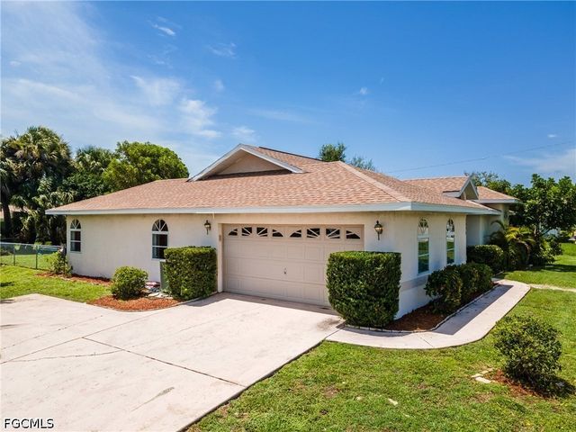 3606 Country Club BLVD, Cape Coral, FL 33904