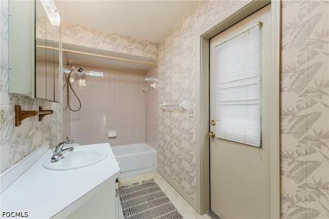3606 Country Club BLVD, Cape Coral, FL 33904
