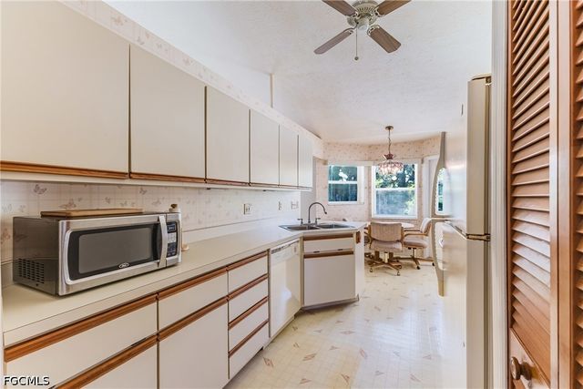 3606 Country Club BLVD, Cape Coral, FL 33904