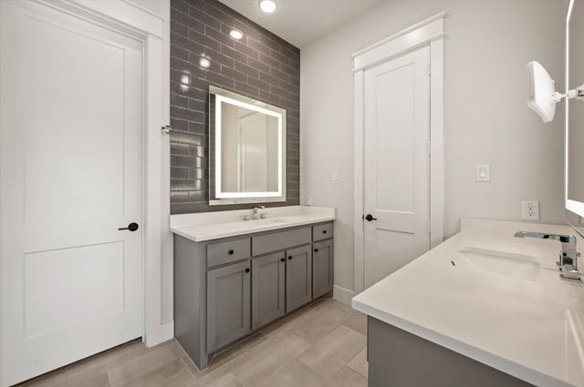 449 Jones Street, Grapevine, TX 76051