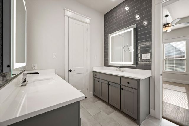 449 Jones Street, Grapevine, TX 76051