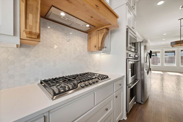 449 Jones Street, Grapevine, TX 76051