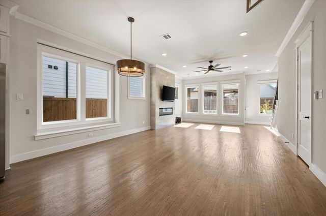 449 Jones Street, Grapevine, TX 76051