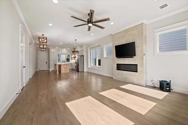 449 Jones Street, Grapevine, TX 76051