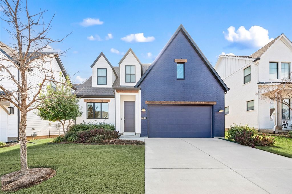 449 Jones Street, Grapevine, TX 76051