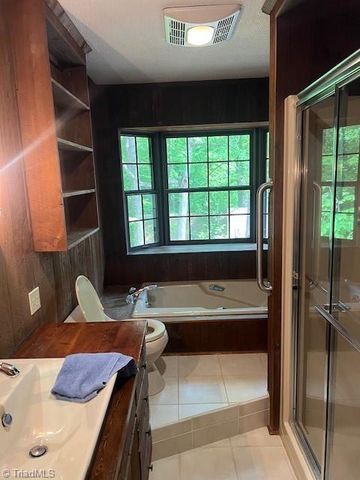 2 Echoview Circle, Lexington, NC 27292