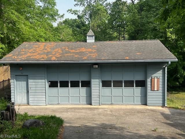 2 Echoview Circle, Lexington, NC 27292