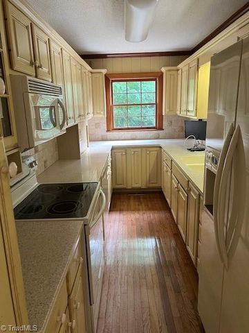 2 Echoview Circle, Lexington, NC 27292