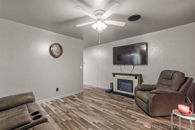 1006 SE 12th Street, Wagoner, OK 74467