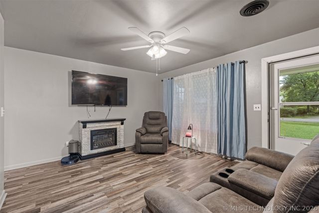 1006 SE 12th Street, Wagoner, OK 74467