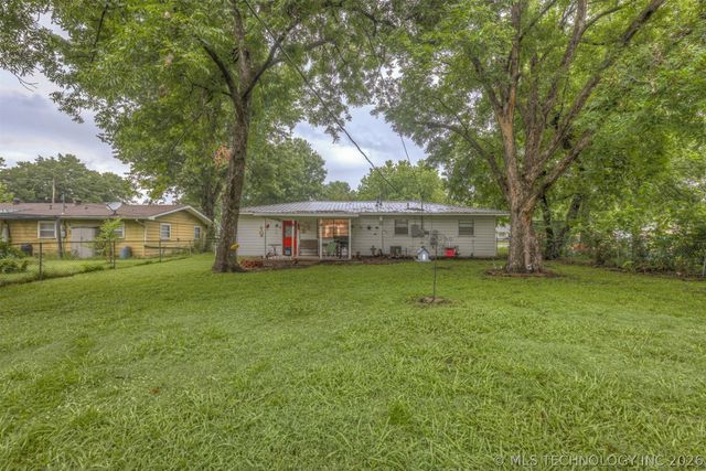 1006 SE 12th Street, Wagoner, OK 74467