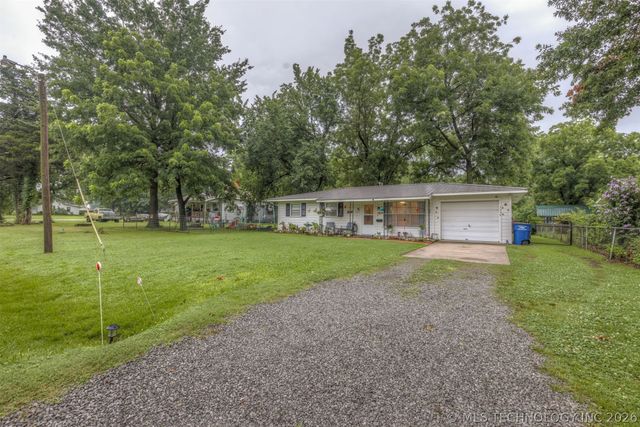 1006 SE 12th Street, Wagoner, OK 74467