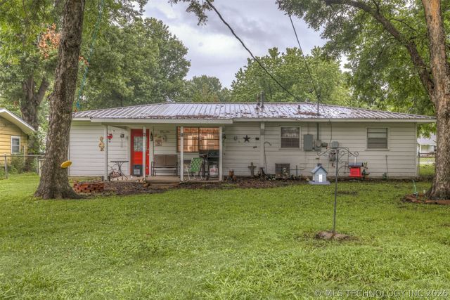 1006 SE 12th Street, Wagoner, OK 74467