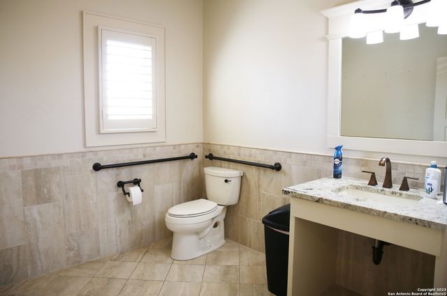 229 N MAIN ST, Boerne, TX 78006