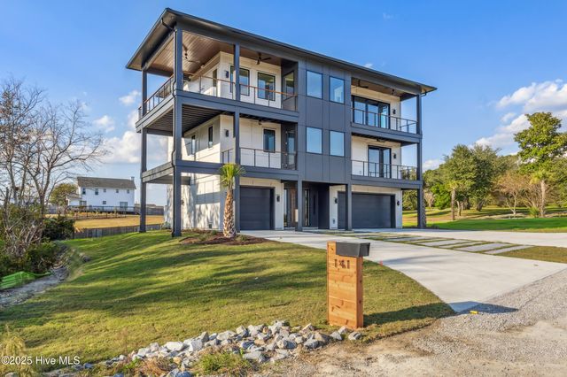 141 Dogwood Lane, Hampstead, NC 28443