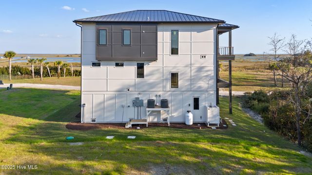 141 Dogwood Lane, Hampstead, NC 28443